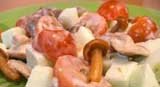 салат с маринованными грибами и помидорами