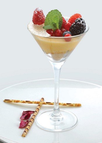 Десерт - Ананасовый сабайон с лесными ягодами