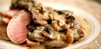 Рецепт приготовления кусочков мяса, запеченного с консервированными грибочками