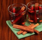 В зимний период лучшая добавка к чаю и кофе - это корица!