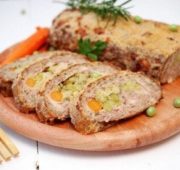 Рецепт приготовления мясного рулета с овощной начинкой