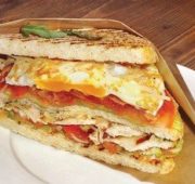 Как приготовить сэндвич с соусом «Цезарь»?