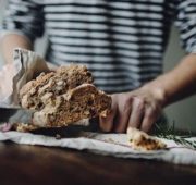 Как приготовить хлеб с изюмом и розмарином?