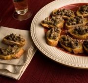 Как приготовить кростини с куриной печенкой?