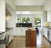 Дизайн кухни в доме