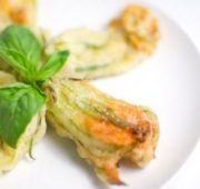 Хрустящие цветки цуккини с рикоттой и мятой