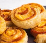 Ленивая закуска с сыром и колбасой