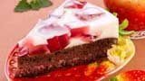 Шоколадный торт с молочно-клубничным желе