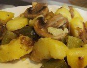 Картофель отварной с солеными грибами