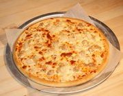 Пицца с курицей и ананасами