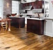 Деревянный кухонный пол