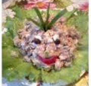 салат с тунцом и соусом