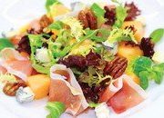 Салат весенний с голубым сыром Горгонзола