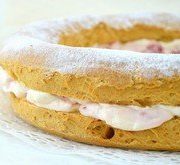 Рецепт приготовления заварного кольца со взбитыми сливками и клубникой