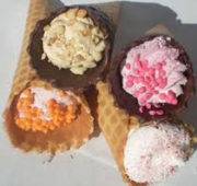 Приготовление творожно-вафельных рожков с ягодами