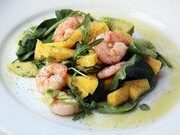 Два салата из креветок с папайей и с манго