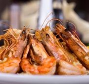 Готовим дома креветки жареные в винно-цитрусовом соусе