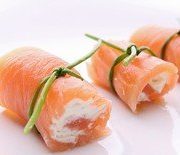 Рецепт приготовления рулета из лосося с хлебцами ячменными