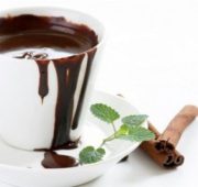 Горячий шоколад сладкий десерт с элементами романтизма